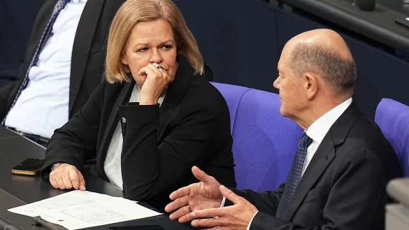 Bundesinnenministerin Nancy Faeser (SPD) sagt: Es würde ins Bild passen, dass hier eine russische Einflussoperation vorliegt. - © Michael Kappeler/dpa