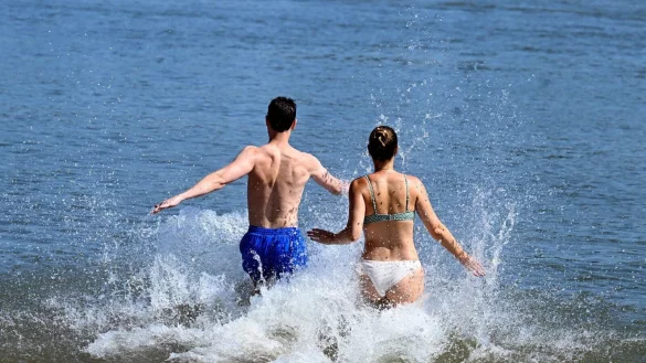 Es wird warm. (Symbolbild) - © Roberto Pfeil/dpa