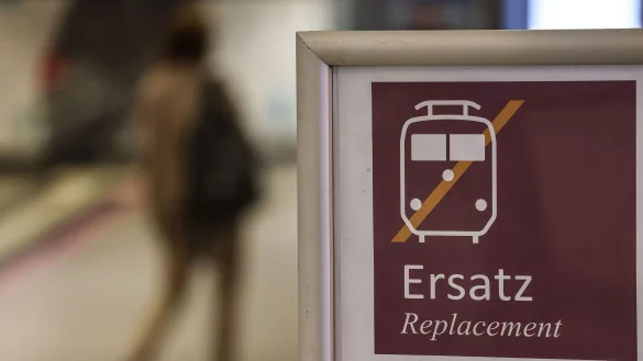 Die Bahn baut im Düsseldorfer Norden - das hat Auswirkungen für Pendler und für Reisende auf dem Weg zum Flughafen. (Symbolbild) - © Oliver Berg/dpa