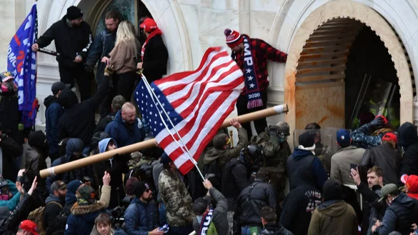 Die Bilder von der Stürmung des Kapitols am 6. Januar 2021 gingen um die Welt. - © Essdras M. Suarez/Zuma Press/dpa