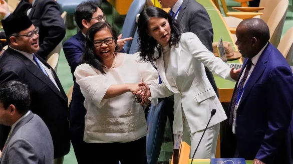 Baerbock nach der Wahl in New York - © Richard Drew/AP/dpa