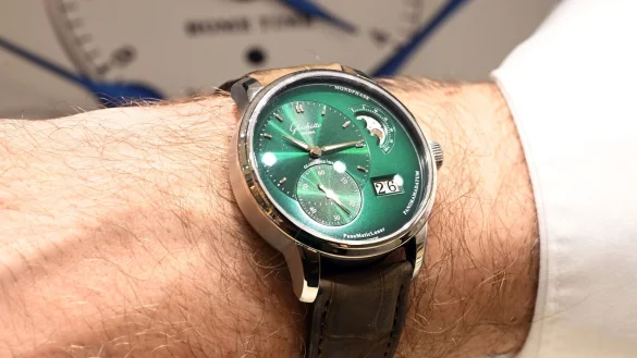 Luxusuhren sind gerade bei jungen M&auml;nnern beliebt. - &copy; Uli Deck/dpa