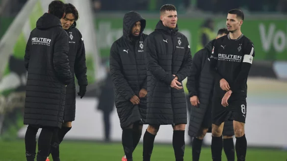 Gladbacher Frust nach dem 1:5 in Wolfsburg. - © Swen Pförtner/dpa