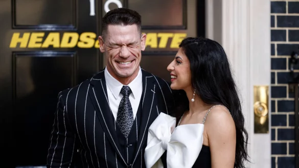 In dem Film «Heads Of State» spielt John Cena (hier mit seiner Frau Shay Shariatzadeh bei der Filmpremiere) den US-Präsidenten Will Derringer, der wider Willen zum Actionhelden wird. - © Millie Turner/Invision/AP/dpa