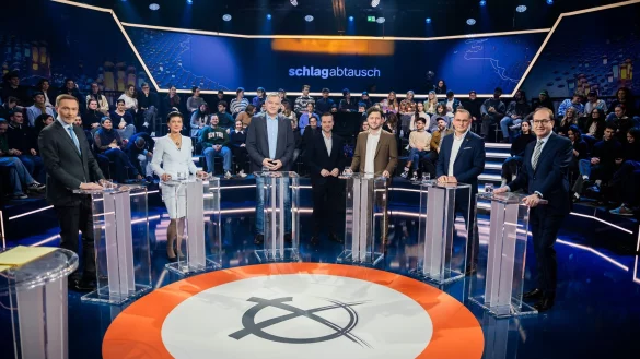 Vor dem «Schlagabtausch». - © Christoph Soeder/dpa