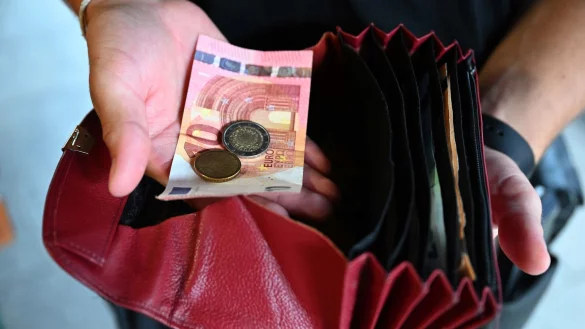 Die hohen Teuerungsraten vergangener Jahre sind f&uuml;r Normalverdiener immer noch nicht ganz verdaut. (Symbolbild) - &copy; Felix H&ouml;rhager/dpa