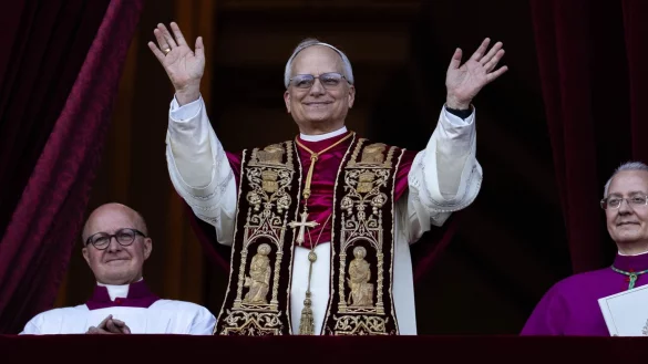 Der neue Papst Leo XIV.. - © Oliver Weiken/dpa