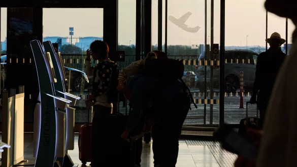 Flugg&auml;sten wird empfohlen, online einzuchecken (Archivbild). - &copy; Annette Riedl/dpa