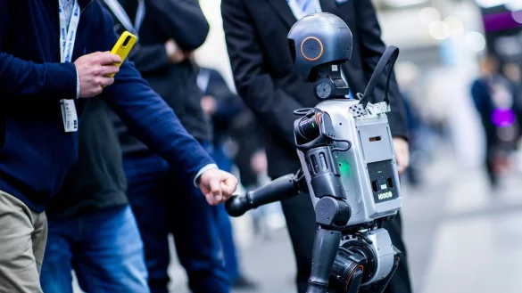 Die Hannover Messe ist die weltgrößte Ausstellung für Maschinenbau und Elektrotechnik. - © Michael Matthey/dpa