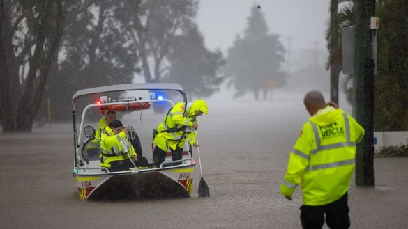 Die Fluten haben bereits Todesopfer gefordert. - © Lindsay Moller/AAP/dpa