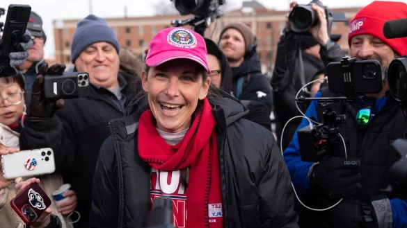 Trump Anhänger feierten die Freilassungen als Sieg. - © Jose Luis Magana/FR159526 AP/AP/dpa