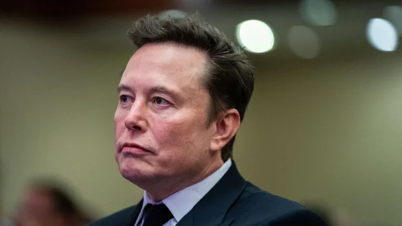 Die SEC wirft Elon Musk vor, Twitter-Aktionären über 150 Millionen Dollar zu wenig bezahlt zu haben. (Archivbild) - © Allison Robbert/AFP Pool via AP/dpa