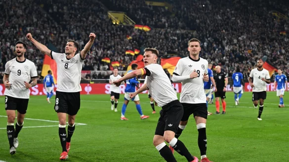 Kapitän Kimmich bejubelt sein Führungstor. - © Federico Gambarini/dpa