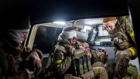 Schwere Kämpfe um Pokrowsk. (Archivbild) - © Evgeniy Maloletka/AP/dpa