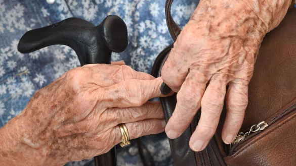 Mehr mindestens Hundertj&auml;hrige leben in Deutschland. (Symbolbild) - &copy; Arne Dedert/dpa