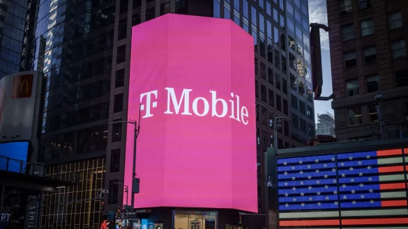 Die Telekom-Tochter wartet auf die Freigabe von zwei wichtigen Deals durch die Aufsichtsbehörde FCC. (Archivbild) - © Michael Kappeler/dpa