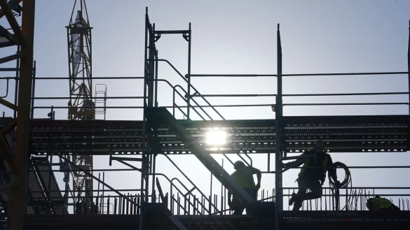 Die Baubranche hat zu Jahresbeginn zugelegt - auch dank einer Erholung im Wohnungsbau (Archivbild) - © Marcus Brandt/dpa