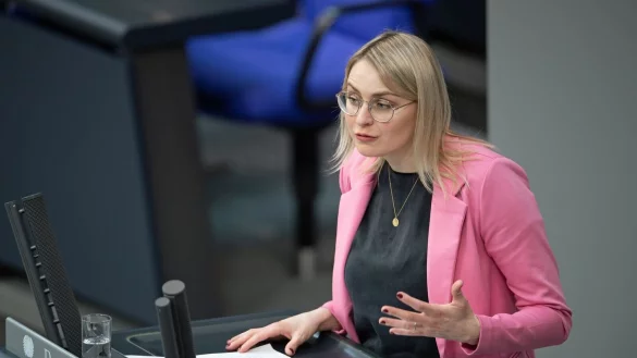 Natalie Pawlik (SPD) ist als Staatsministerin für Migration, Flüchtlinge, Integration und Antirassismus zuständig. (Archivfoto) - © Jonathan Penschek/dpa