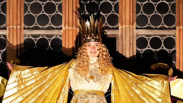 Alle zwei Jahre wird das Nürnberger Christkind neu gewählt. - © Daniel Karmann/dpa