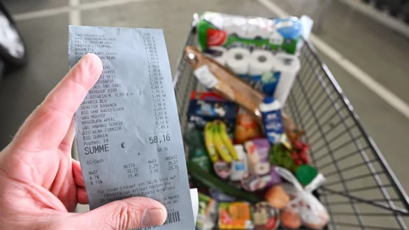 Die Lebensmittelpreise in Deutschland steigen kaum noch (Archivbild) - © Bernd Weißbrod/dpa