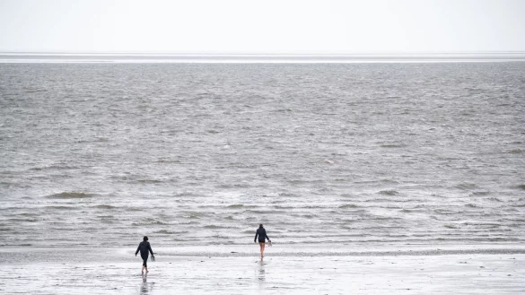 Das Bundesamt für Seeschifffahrt und Hydrographie hat für Nord- und Ostsee überdurchschnittlich hohe Temperaturen des Oberflächenwassers ermittelt. - © Jonas Walzberg/dpa