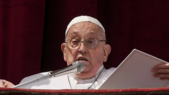 Papst Franziskus erteilt den Segen Urbi et Orbi. - &copy; Andrew Medichini/AP/dpa