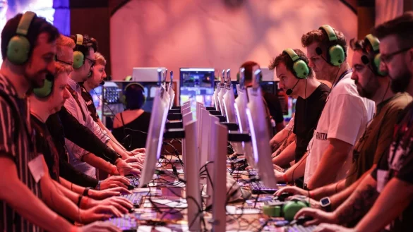 Neue Spiele testen wie hier bei der Gamescom 2024 - das ist auch bei der diesjährigen Gaming-Messe möglich. - © Oliver Berg/dpa