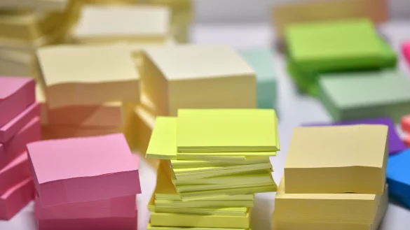 Unerledigte Aufgaben stressen uns. Ein Wochen- oder Tagesplan kann dann helfen, ein neues Gef&uuml;hl f&uuml;r Zeit zu bekommen. - &copy; Martin Schutt/dpa/dpa-tmn