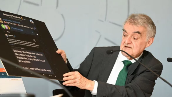 Falsch-Informationen fluten das Netz - © Roberto Pfeil/dpa