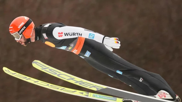 Markus Eisenbichler genie&szlig;t in Planica seine letzten Fl&uuml;ge. - &copy; Darko Bandic/AP/dpa