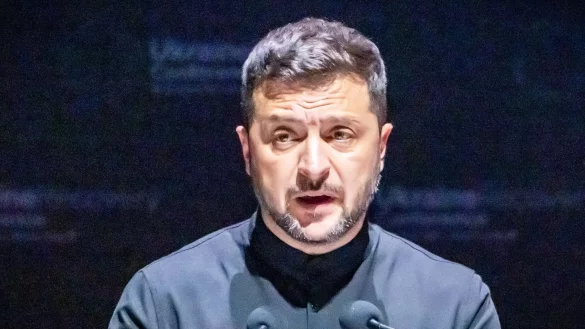 Der ukrainische Präsident Wolodymyr Selenskyj schließt Entscheidungen zu seinem Land bei einem Gipfeltreffen von US-Präsident Donald Trump und Kremlchef Wladimir Putin in Alaska aus. (Archivbild) - © Michael Kappeler/dpa