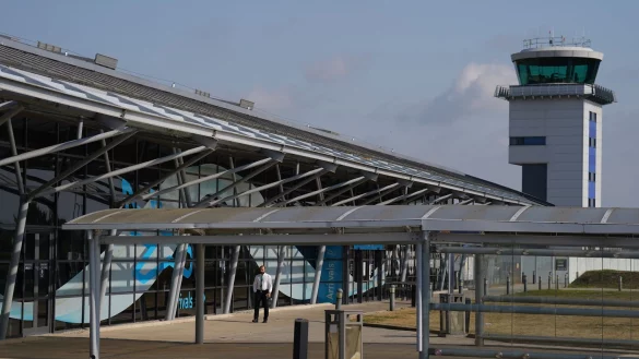 Der Flughafen London Southend bleibt nach dem Absturz eines Geschäftsflugzeugs vorübergehend geschlossen. - © Joe Giddens/PA Wire/dpa