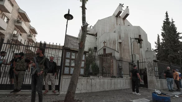 Bei einem Selbstmordanschlag in einer Kirche in Damaskus wurden zahlreiche syrische Christen get&ouml;tet. - &copy; Omar Sanadiki/AP/dpa