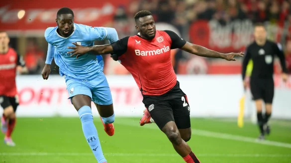 Victor Boniface (r.) von Bayer 04 Leverkusen. (Archiv) - &copy; Anke Waelischmiller/dpa