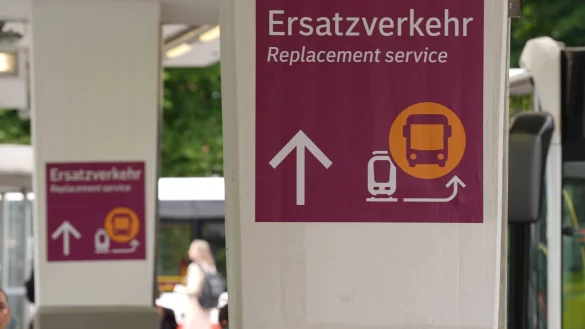 Am Freitagmorgen ist der Ersatzverkehr auf der Strecke Hamburg-Berlin angelaufen. (Archivbild) - &copy; Marcus Brandt/dpa