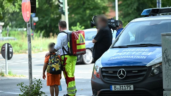 . Ein Auto ist in Berlin-Wedding in eine Menschengruppe gefahren. - © Annette Riedl/dpa