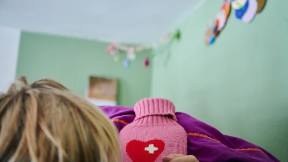 Kinder mit Pims entwickeln Wochen nach einer Corona-Infektion beispielsweise hohes Fieber und Hautausschl&auml;ge. (Symbolbild) - &copy; Annette Riedl/dpa