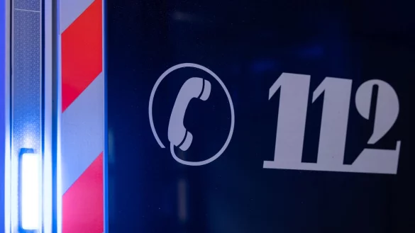 Einsatzkräfte sperrten den Kreisverkehr zu Sicherheit. (Symbolbild) - © Hannes P Albert/dpa