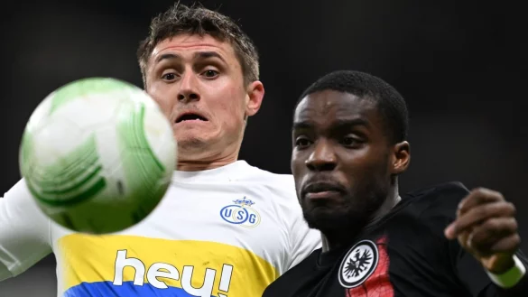 Alessio Castro-Montes (l) wechselt zu Aufsteiger 1. FC K&ouml;ln - &copy; Arne Dedert/dpa