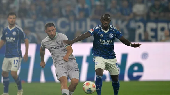 Schalke 04 setzte sich im Nachbarschaftsduell gegen Bochum durch. - &copy; Anke Waelischmiller/dpa