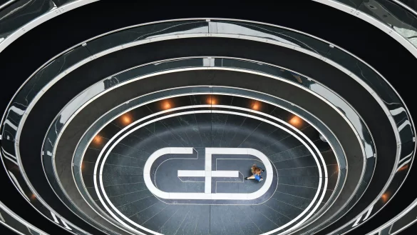 In unsicheren Zeiten läuft bei Giesecke+Devrient das Geschäft mit Sicherheitstechnik. (Archivbild) - © Peter Kneffel/dpa