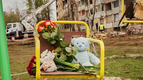 Bei einem russischen Luftangriff in der Ukraine sind mehrere Kinder und Jugendliche getötet worden. - © Uncredited/AP/dpa