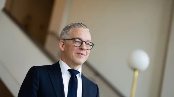 Cum-Ex-Chefermittler und Oberstaatsanwalt der Staatsanwaltschaft Köln, Tim Engel, möchte bald neue Anklagen gegen Steuerbetrüger erheben. - © Rolf Vennenbernd/dpa