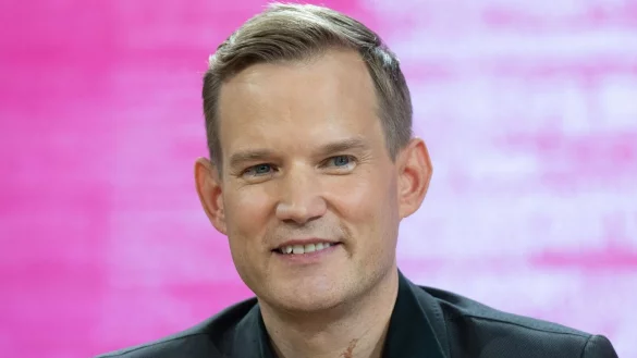 Während der Pandemie war er überall als «Corona-Doktor» bekannt - jetzt erfährt Hendrik Streeck eine besondere Würdigung. (Archivbild) - © Boris Roessler/dpa