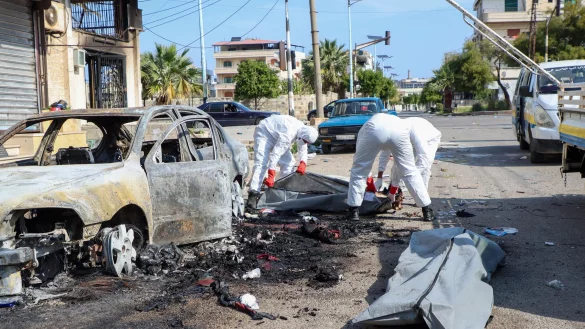 Nach Einschätzung von Menschenrechtsorganisationen haben sich in Syrien am Wochenende Hinrichtungsszenen abgespielt. - © Uncredited/Syrian Civil Defense White Helmets/AP/dpa