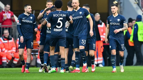 Bochumer Siegjubel in München. Hier feiern die VfL-Profis nach dem Tor zum 2:2. - © Sven Hoppe/dpa