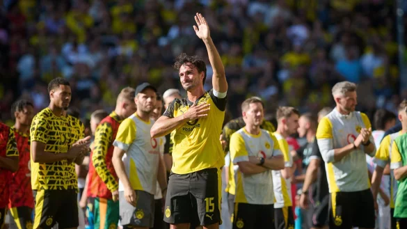 Für Mats Hummels war der Saisonauftakt das Abschiedsspiel beim BVB. - © Bernd Thissen/dpa