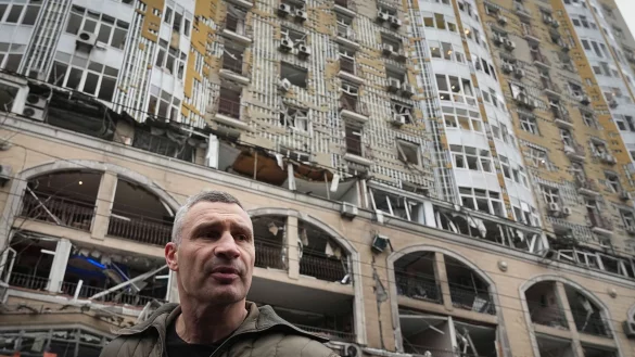 Kiews Bürgermeister Klitschko berichtet von mehreren Opfern. (Archivbild) - © Efrem Lukatsky/AP/dpa