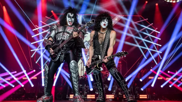 Bei der Abschiedstournee traten Kiss noch mit Make-up auf. (Archivbild) - © Bernd Thissen/dpa