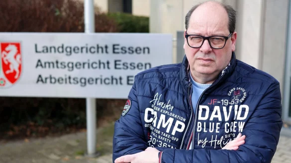 Vor dem Landgericht Essen verlangt Wilfried Fesselmann Schadenersatz nicht unter 300.000 Euro wegen sexuellen Missbrauchs - © Christoph Reichwein/dpa